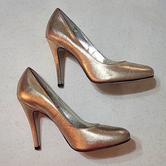 Jessica Simpson gold & silver heels size 8.5 - Picture 2 of 13
